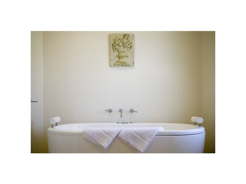 39 HAWKINS STREET, Howlong NSW 2643