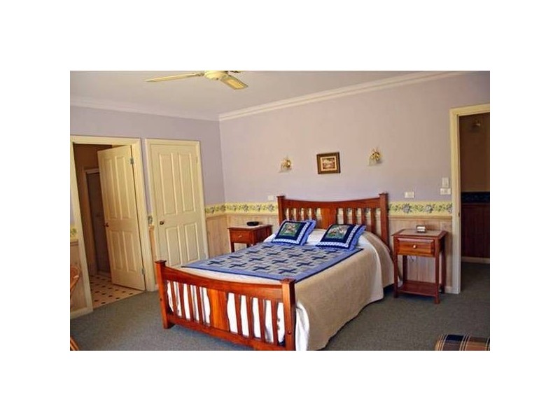 22 East Street, Howlong NSW 2643