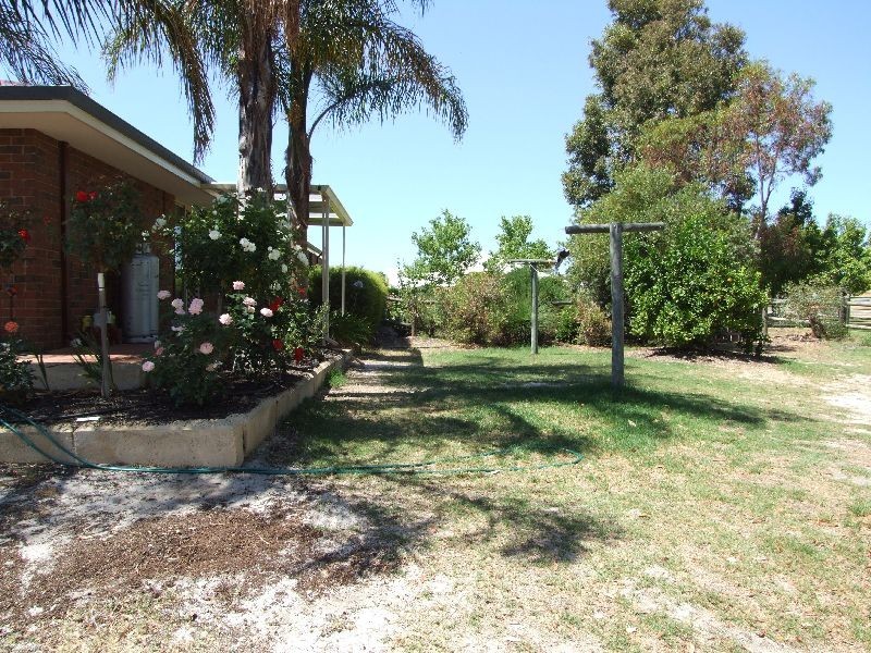 85 Leschenaultia, Donnybrook WA 6239