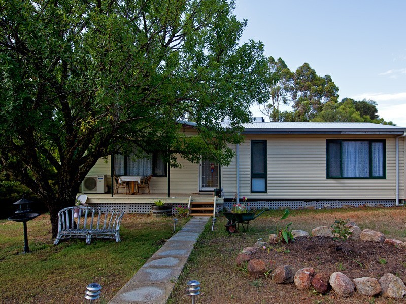 6 Arthur Street, Darkan WA 6392