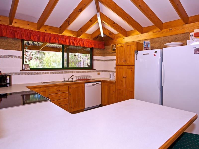 6 Hearle Road, Mumballup WA 6225