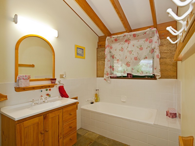 6 Hearle Road, Mumballup WA 6225