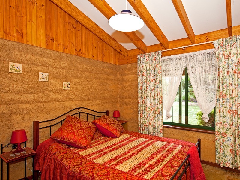 6 Hearle Road, Mumballup WA 6225