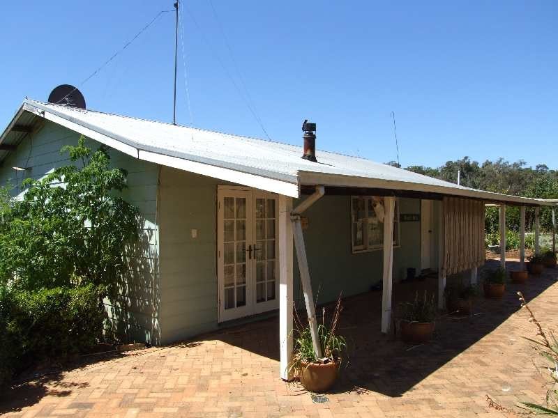 327 Jones Rd, Kirup WA 6251