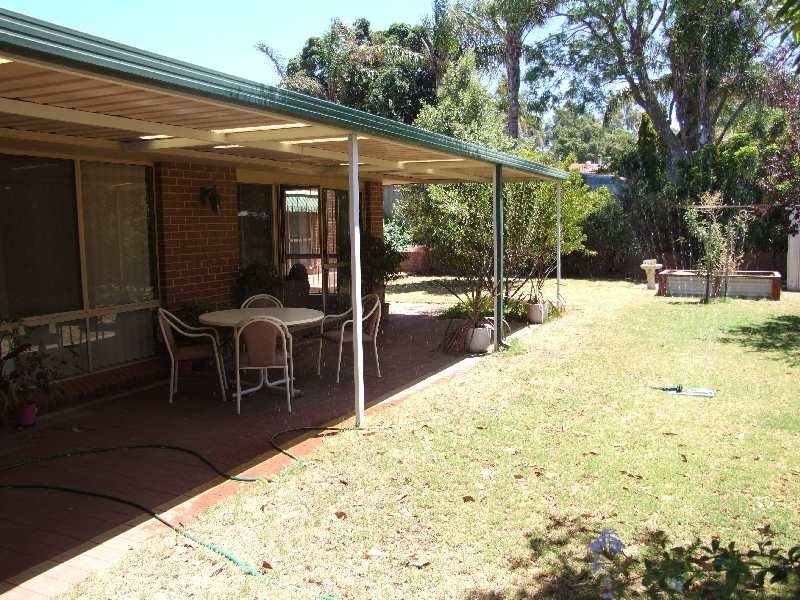 122 Lucy Victoria Ave, Australind WA 6233