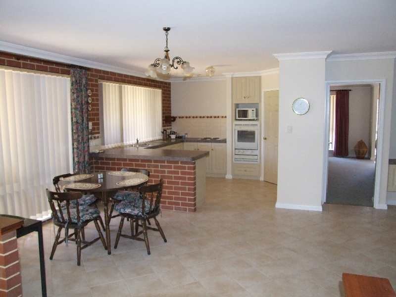 122 Lucy Victoria Ave, Australind WA 6233