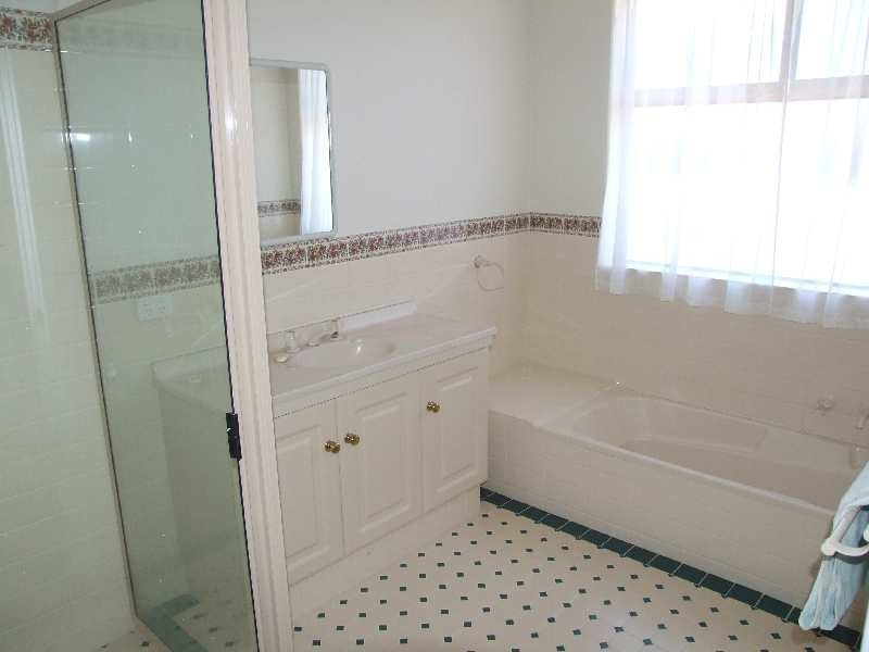 122 Lucy Victoria Ave, Australind WA 6233