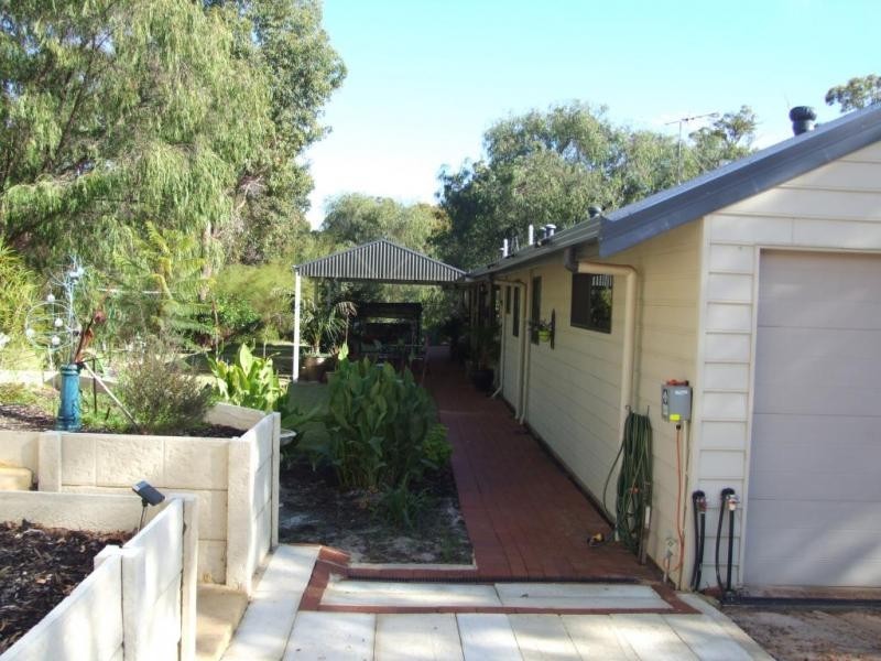 52 Armstrong Road, Boyanup WA 6237