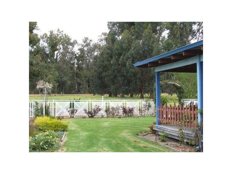 8 Russell Street, Donnybrook WA 6239