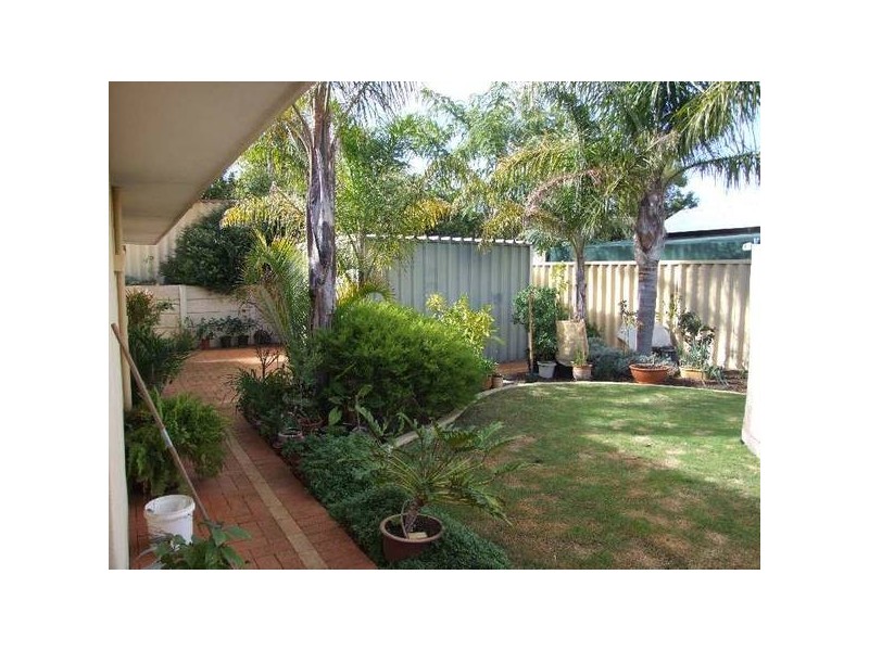 33 Balliol Ct, College Grove WA 6230