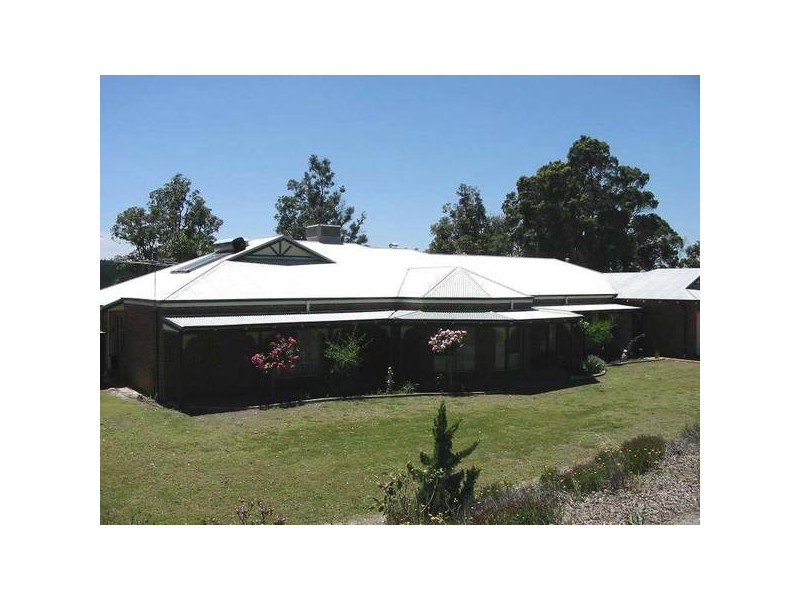 8 Banks Avenue, Collie WA 6225