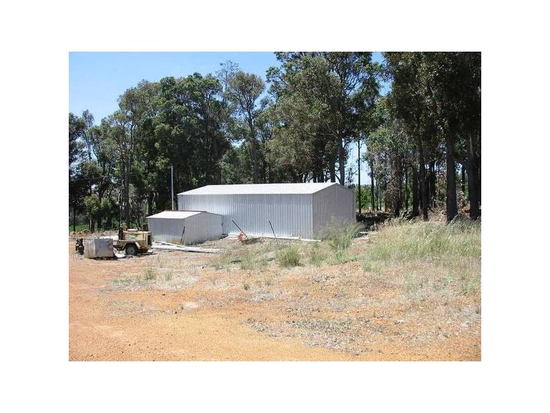 8 Banks Avenue, Collie WA 6225