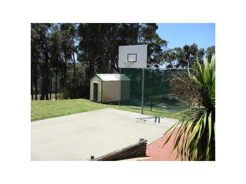 8 Banks Avenue, Collie WA 6225