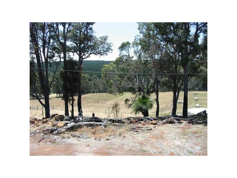 8 Banks Avenue, Collie WA 6225