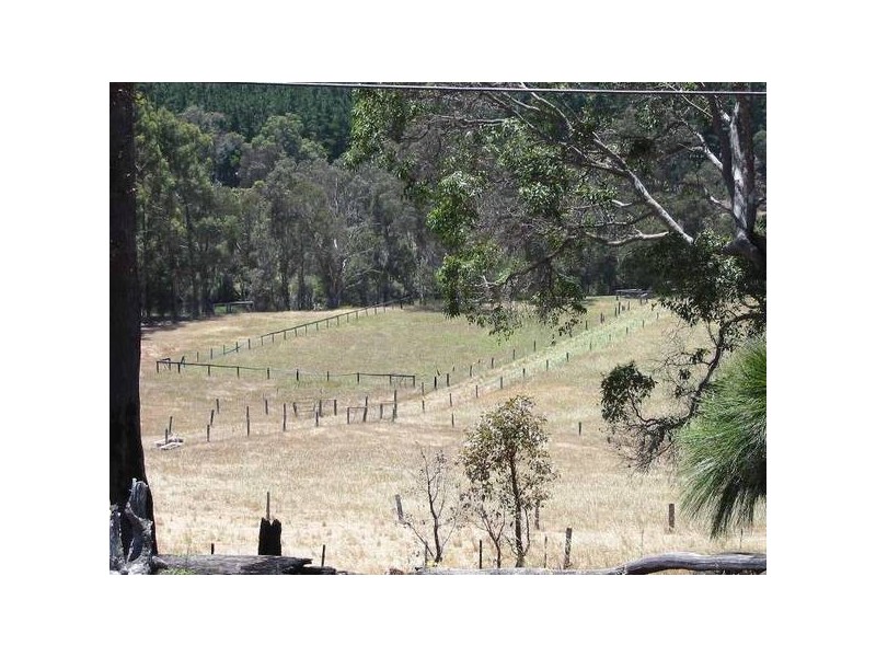 8 Banks Avenue, Collie WA 6225