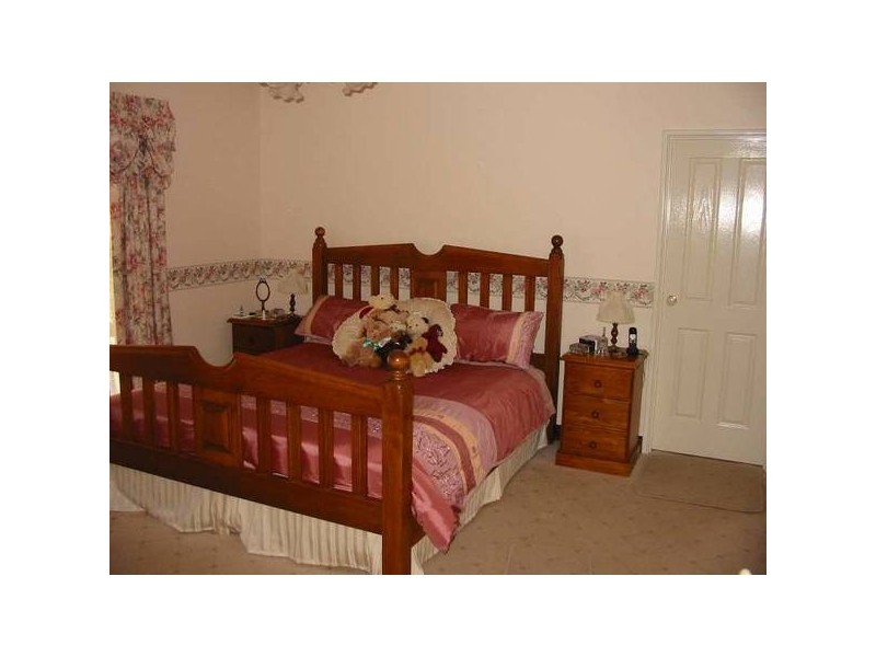 8 Banks Avenue, Collie WA 6225