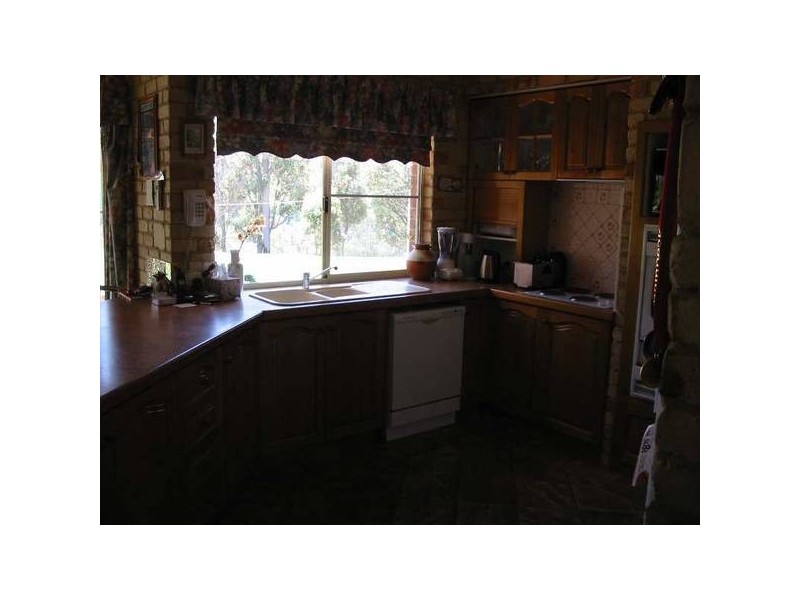 8 Banks Avenue, Collie WA 6225