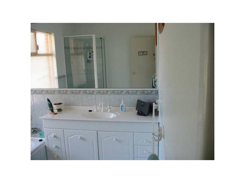 8 Banks Avenue, Collie WA 6225