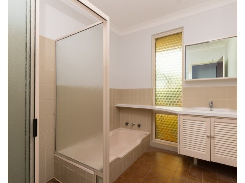 46 Dempster Road, Karrinyup WA 6018