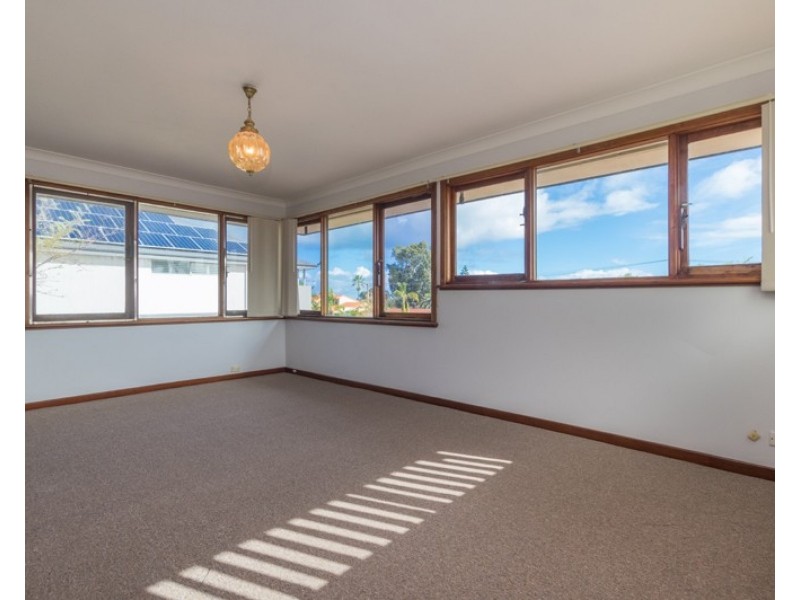 46 Dempster Road, Karrinyup WA 6018