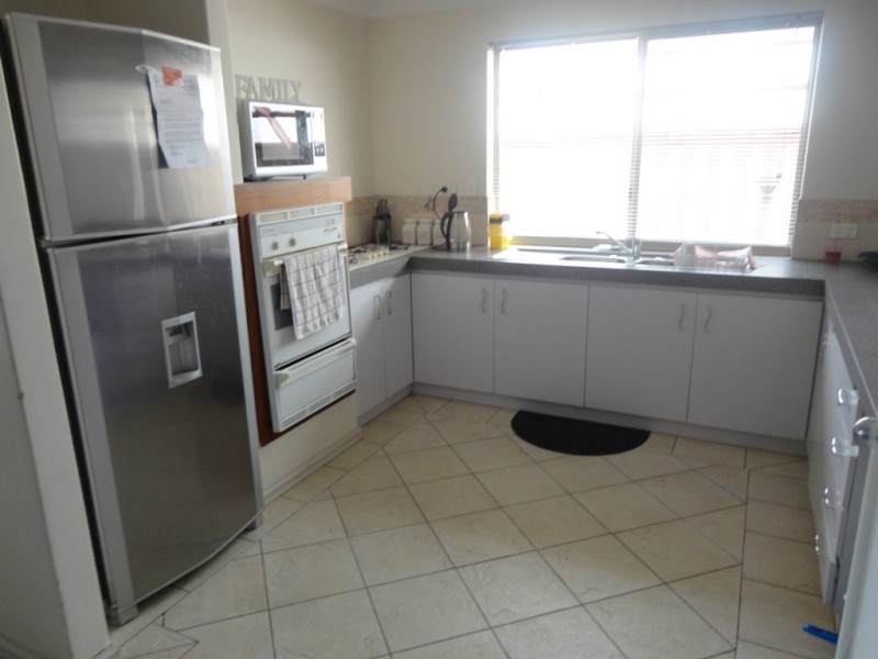 16 Jaegar Square, Ballajura WA 6066
