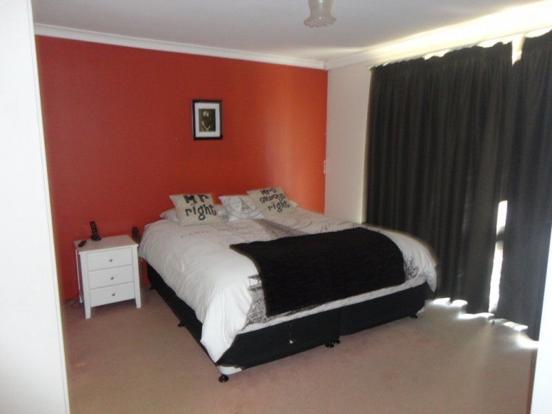 16 Jaegar Square, Ballajura WA 6066