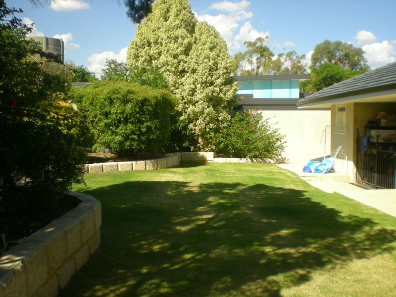 4 Chadd Place, Wembley Downs WA 6019