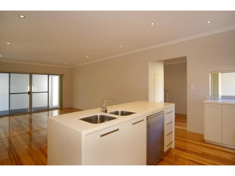 33B Coleman Way, Karrinyup WA 6018