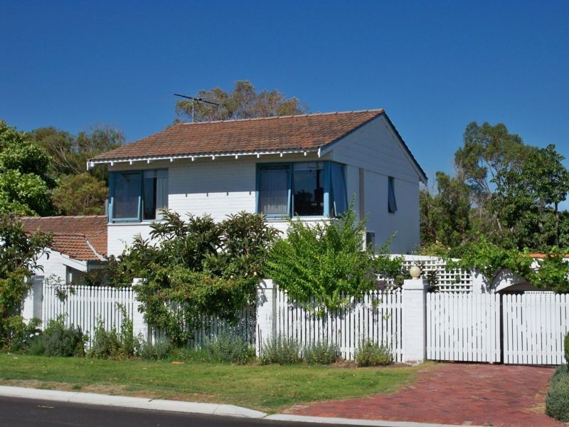 72 Lynn Street, Trigg WA 6029