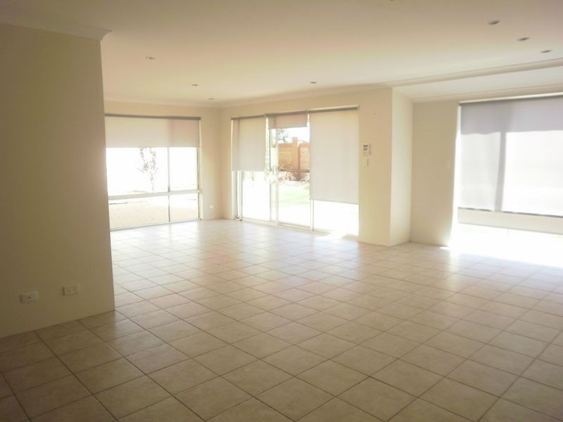 14 Sundowner Meander, Banksia Grove WA 6031