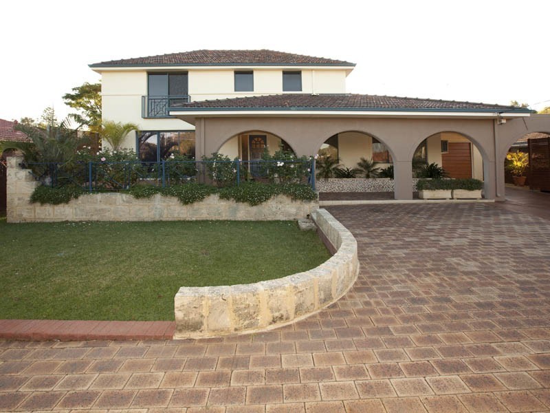 17 Burroughs Road, Karrinyup WA 6018