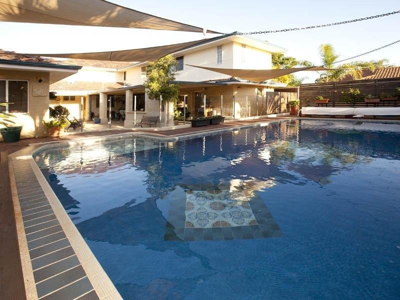 17 Burroughs Road, Karrinyup WA 6018