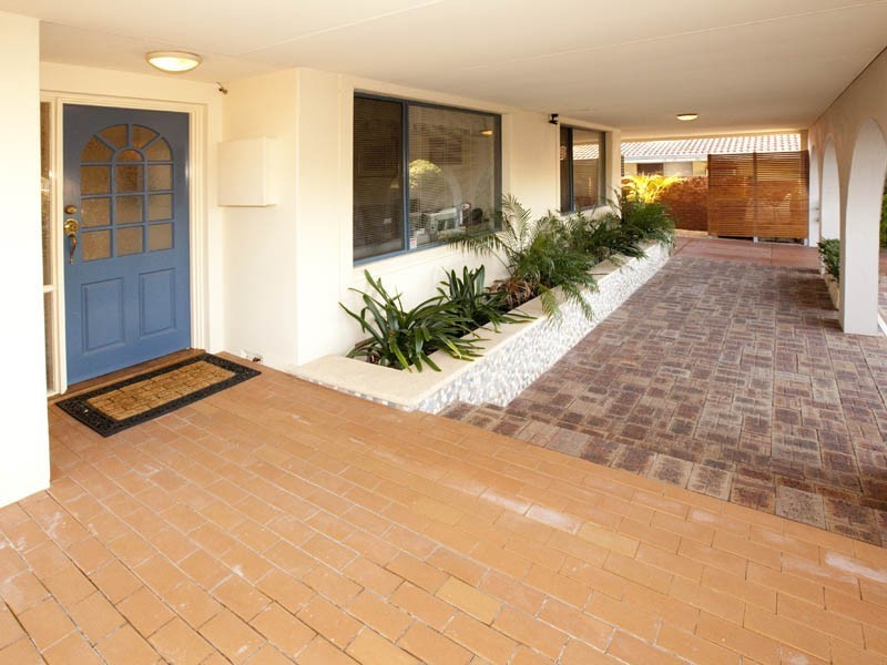 17 Burroughs Road, Karrinyup WA 6018