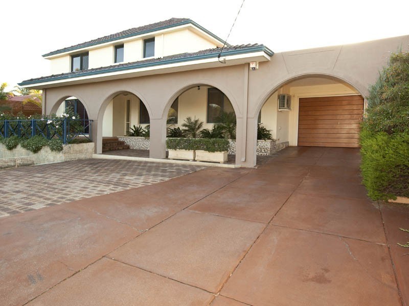 17 Burroughs Road, Karrinyup WA 6018