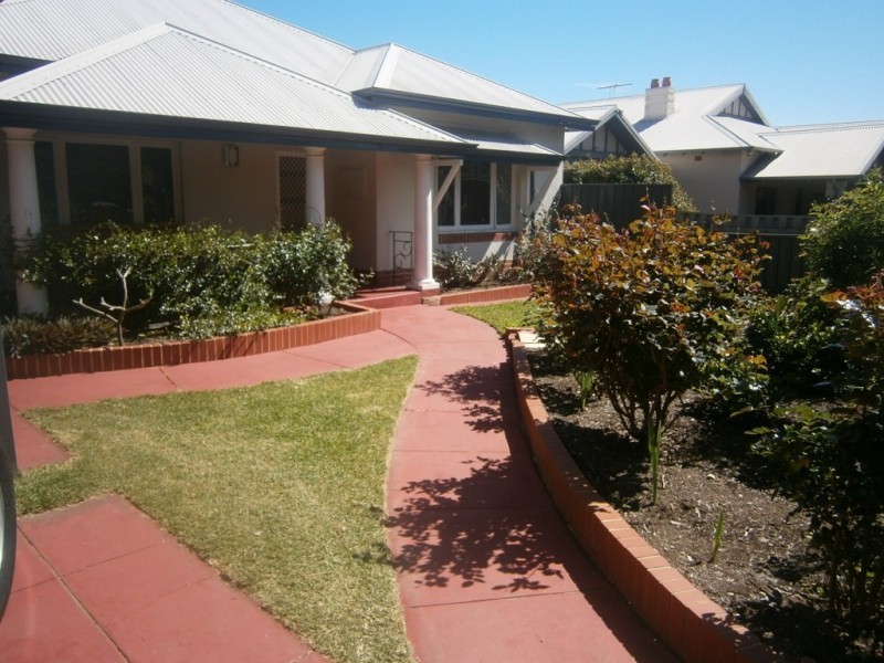 15 Lynton Street, Doubleview WA 6018