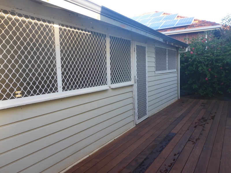 15 Lynton Street, Doubleview WA 6018