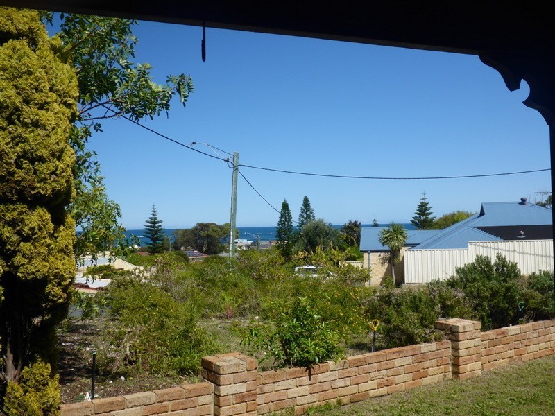 2 Walton Place, Quinns Rocks WA 6030