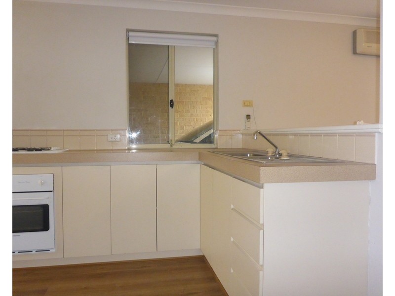 2/5 Chapman Road, St James WA 6102