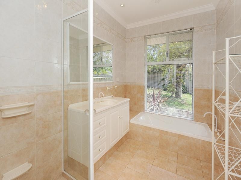 10 Hadley Place, Karrinyup WA 6018