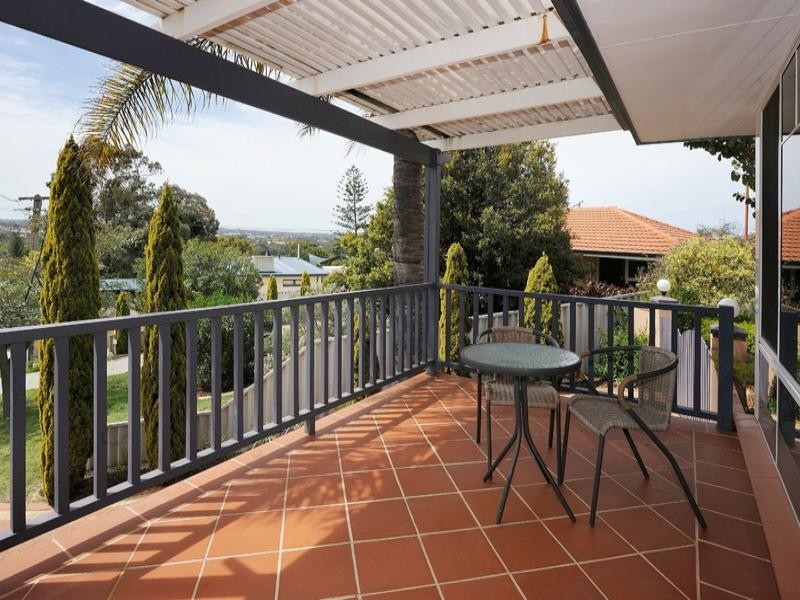 10 Hadley Place, Karrinyup WA 6018