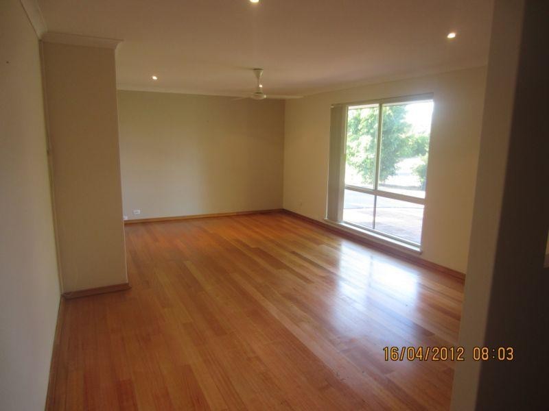 42 Midlothian Cresent, Kinross WA 6028