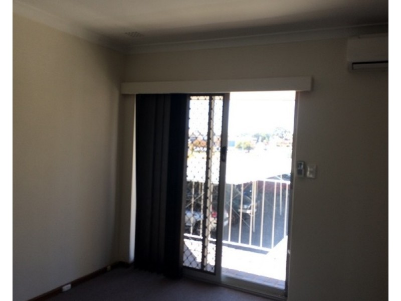 34/321 Harborne Street, Glendalough WA 6016