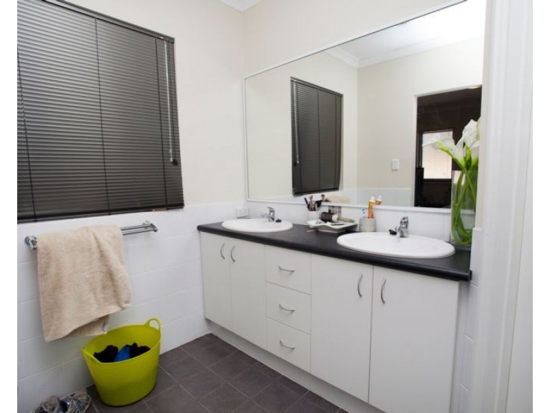 2/41 Selina Street, Innaloo WA 6018