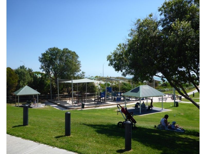 107 Arnott Street, Trigg WA 6029