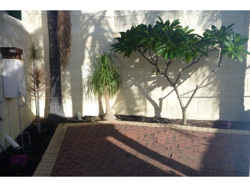 2/166 Odin Road, Innaloo WA 6018