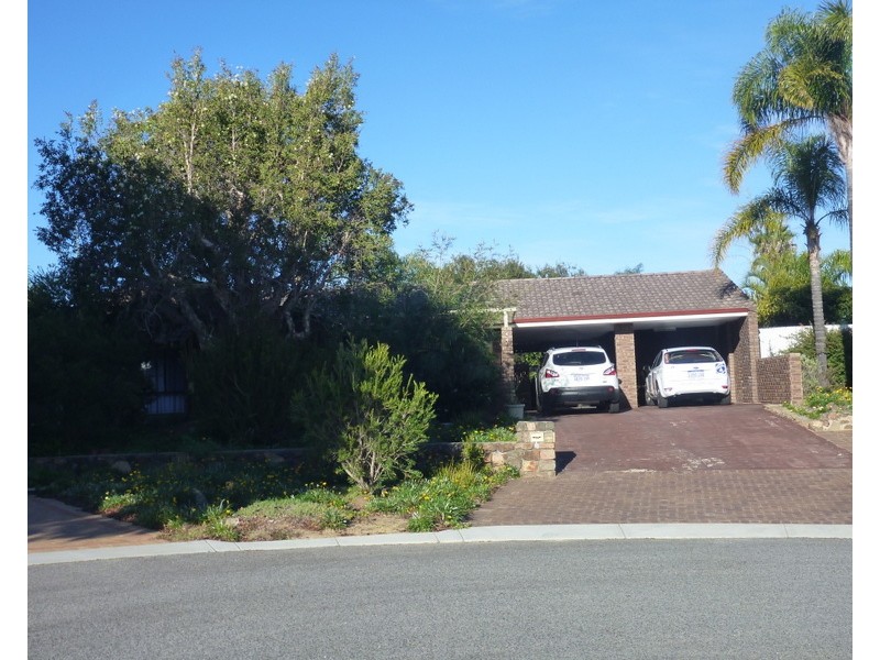 6 Defoe Court, Kingsley WA 6026