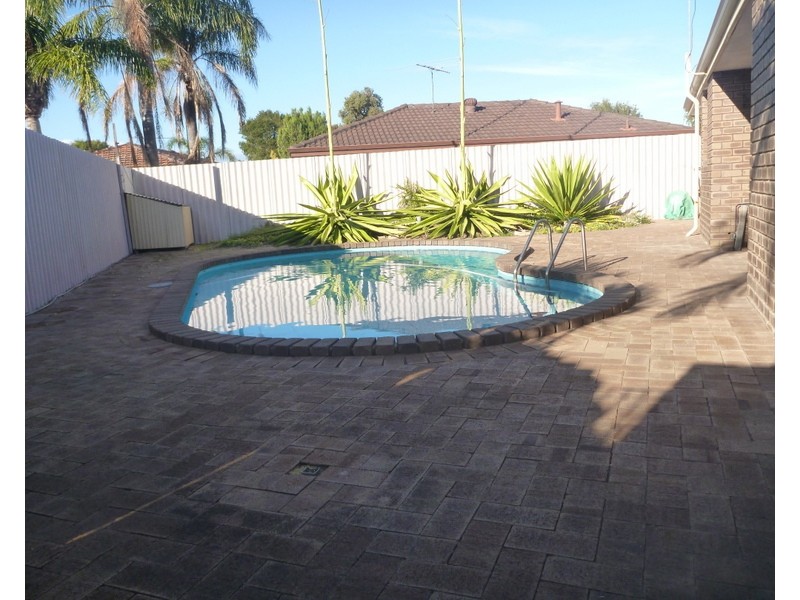 6 Defoe Court, Kingsley WA 6026