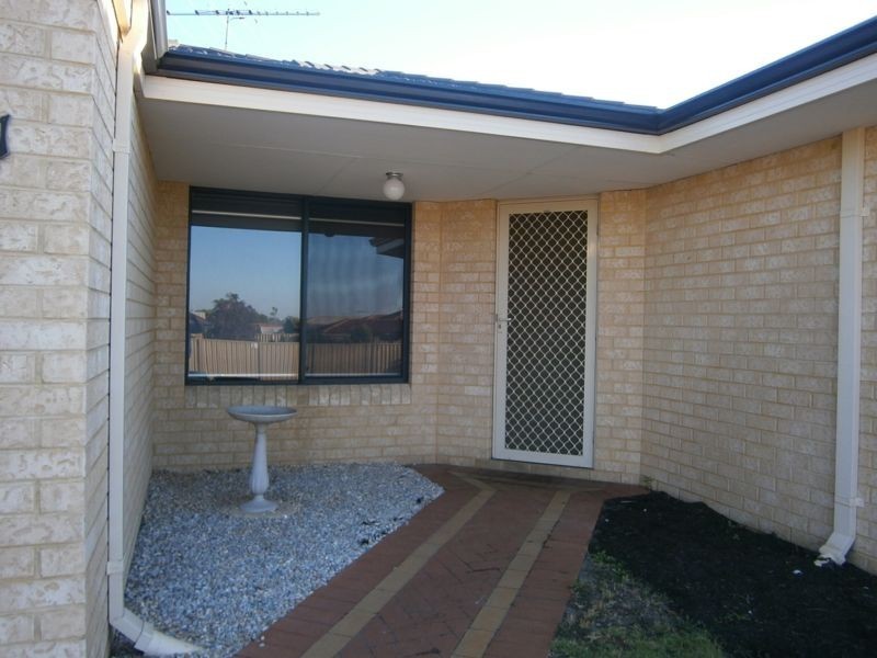 11 Allanbi Circle, Carramar WA 6031