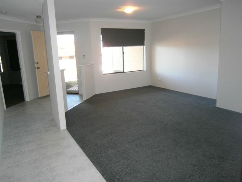 11 Allanbi Circle, Carramar WA 6031