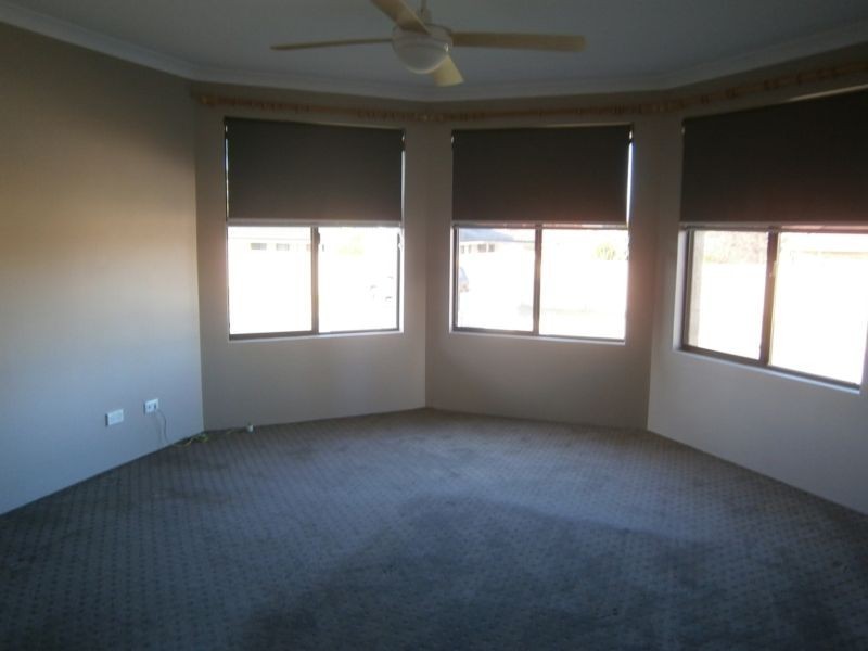 11 Allanbi Circle, Carramar WA 6031